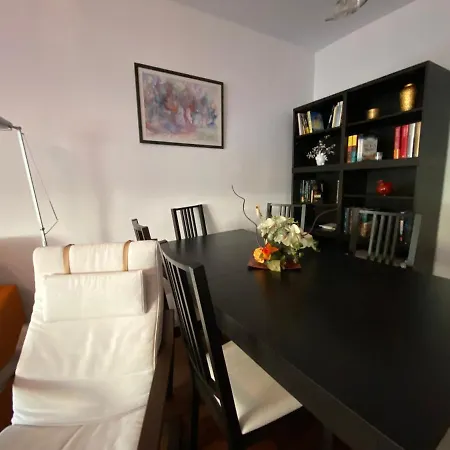 Mike's Apartment. Parking Y Piscina アパート
