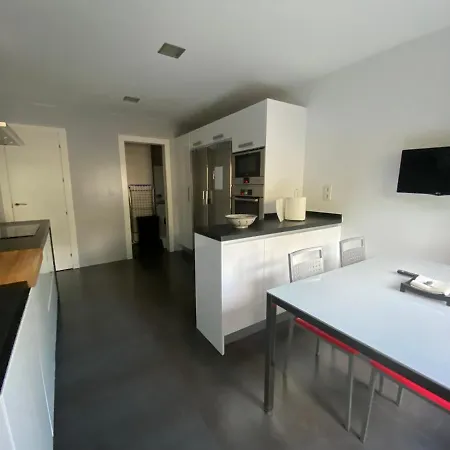 Mike's Apartment. Parking Y Piscina Apartment *